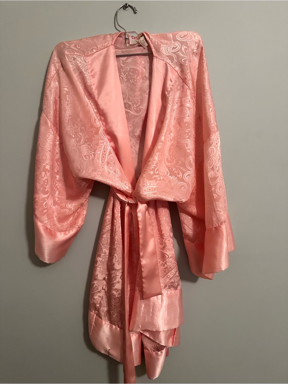 Victoria's Secret Peach Satin Paisley Kimono Robe
